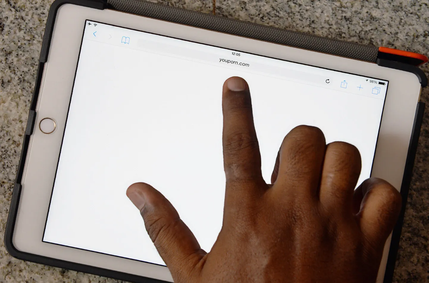 India internetikasutaja üritas blokaadi ajal pornot vaadata - tagajärjeks valge ekraan
