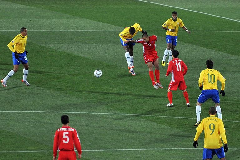 2010. aasta jalgpalli MM. Põhja-Korea ja Brasiilia kohtumine, mille Brasiilia võitis 2:1
