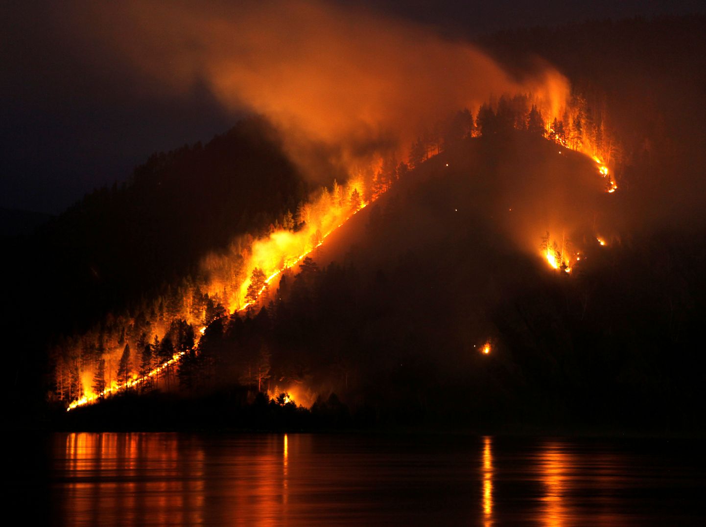 Põlengud Jenissei jõe kallastel.