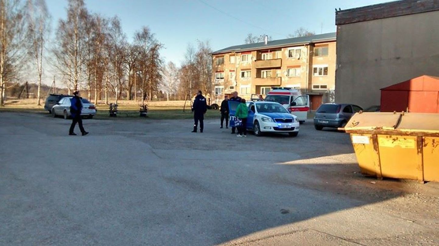 Politsei sai täna õhtul kella 18.40 paiku häirekeskuselt teate, et Tartu maakonnas Luunja vallas Kavastu külas asuvas kaupluses on pomm.