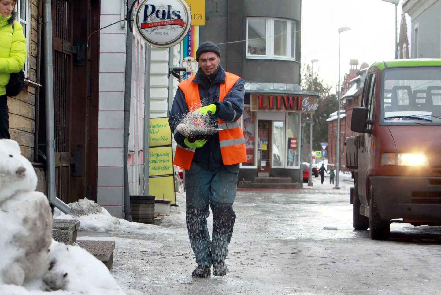Libedusetõrje Pärnu tänavail.