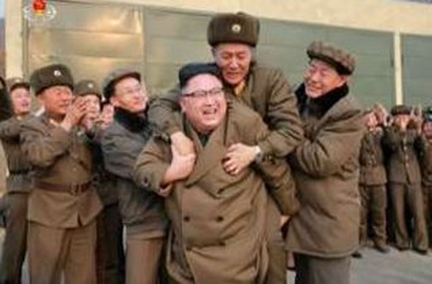 Kim Jong-un ja sõjaväelased