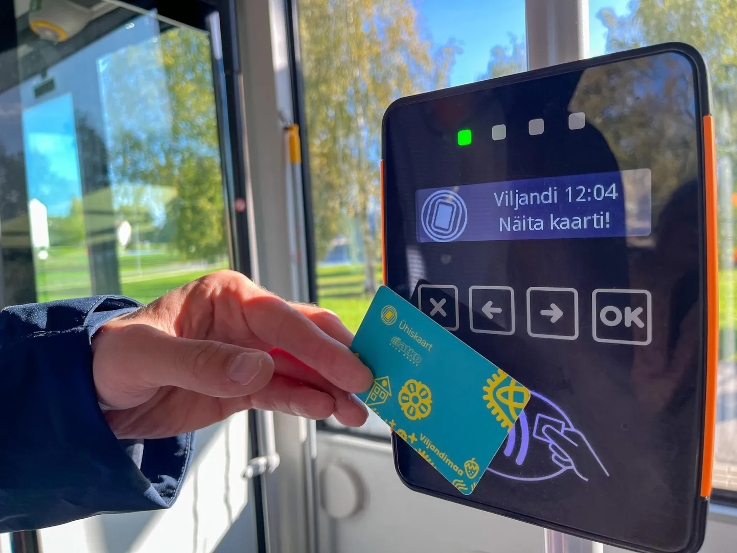Aprillist on maakonnas bussiliin number 27, mis ühendab Matapera küla ja Päri suvilarajooni Viljandiga.