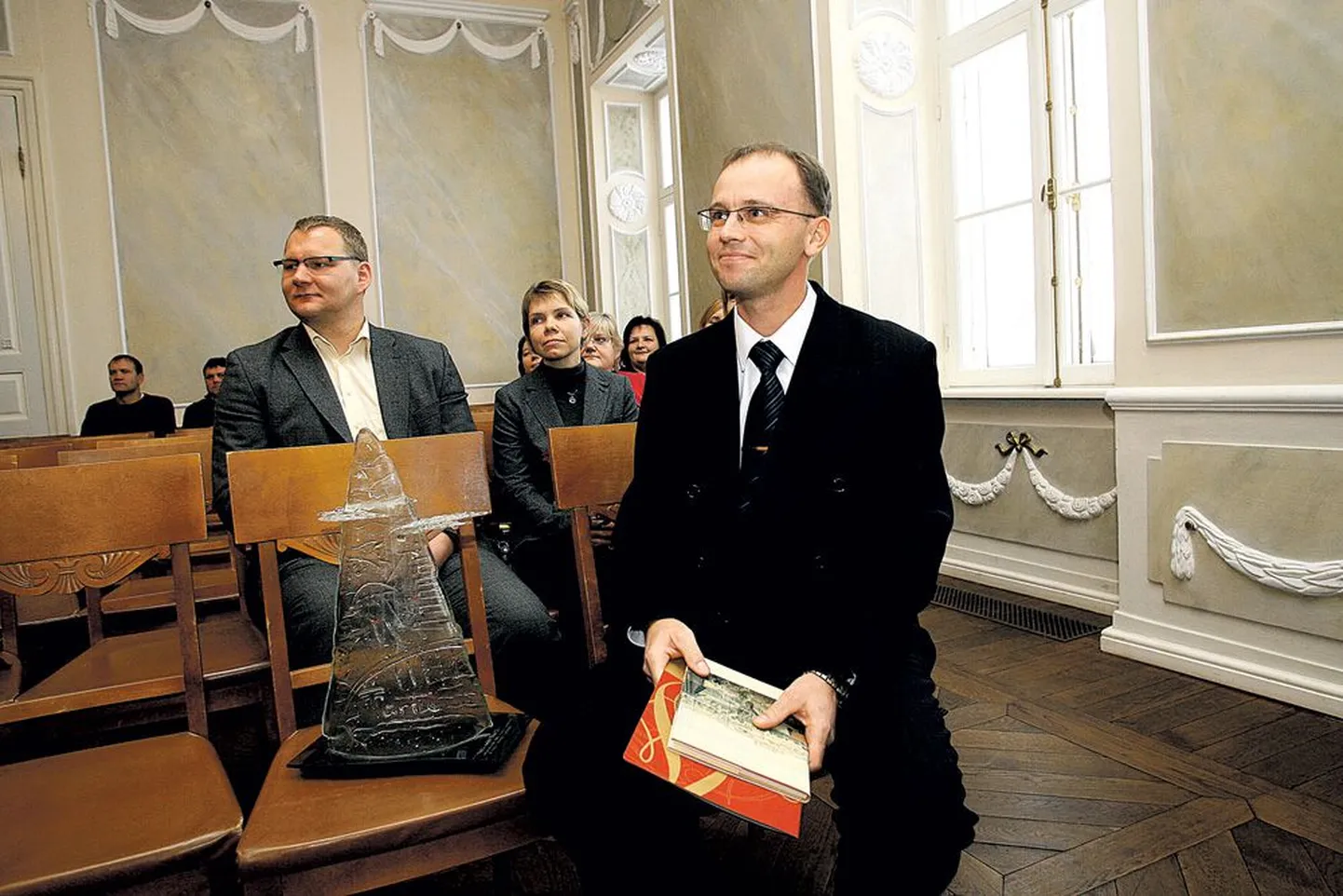 Tartu aasta teo tiitli ja sellega kaasneva Kalli Seina klaasskulptuuri võitis Eesti esimene kopsusiirdamine. Selle tegi oktoobris kirurg Tanel Laisaare juhitud mitmekümne spetsialis­tiga meeskond. Raekojas elasid tiitli kätteandmisele kaasa intensiivraviarst Pille Parm ja resident Eero Jakobson.