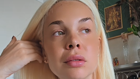 Samanta Tīna pēc šķiršanās pamet mājokli un ar asarām acīs pārdod mēbeles