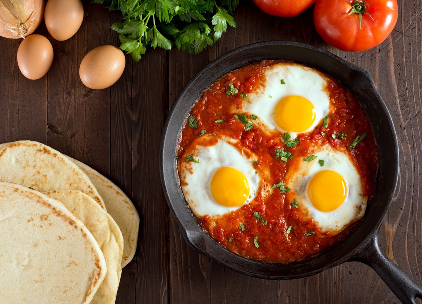RETSEPT Kerge hommikusöök: tomatine munaroog