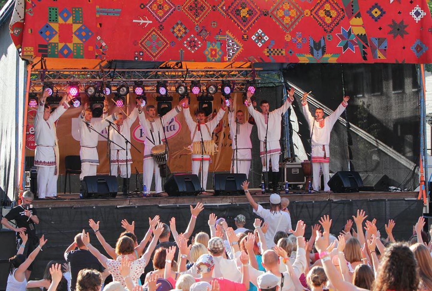 Meeste laul pani kaasa elama. Mordva pealinnas Saranskis 1990. aastate algul loodud Toorama  ei jätnud kedagi ükskõikseks.