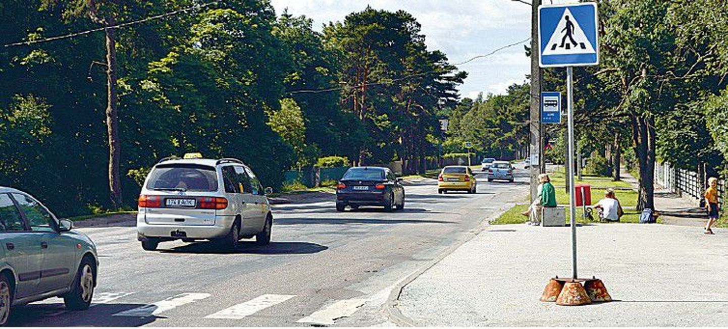 Alates kolmapäevast kuni septembri lõpuni saavad Pärnu maanteel Laane tänavast Kadaka puiestee ristmikuni autoga sõita vaid kohalikud elanikud, et koju pääseda.