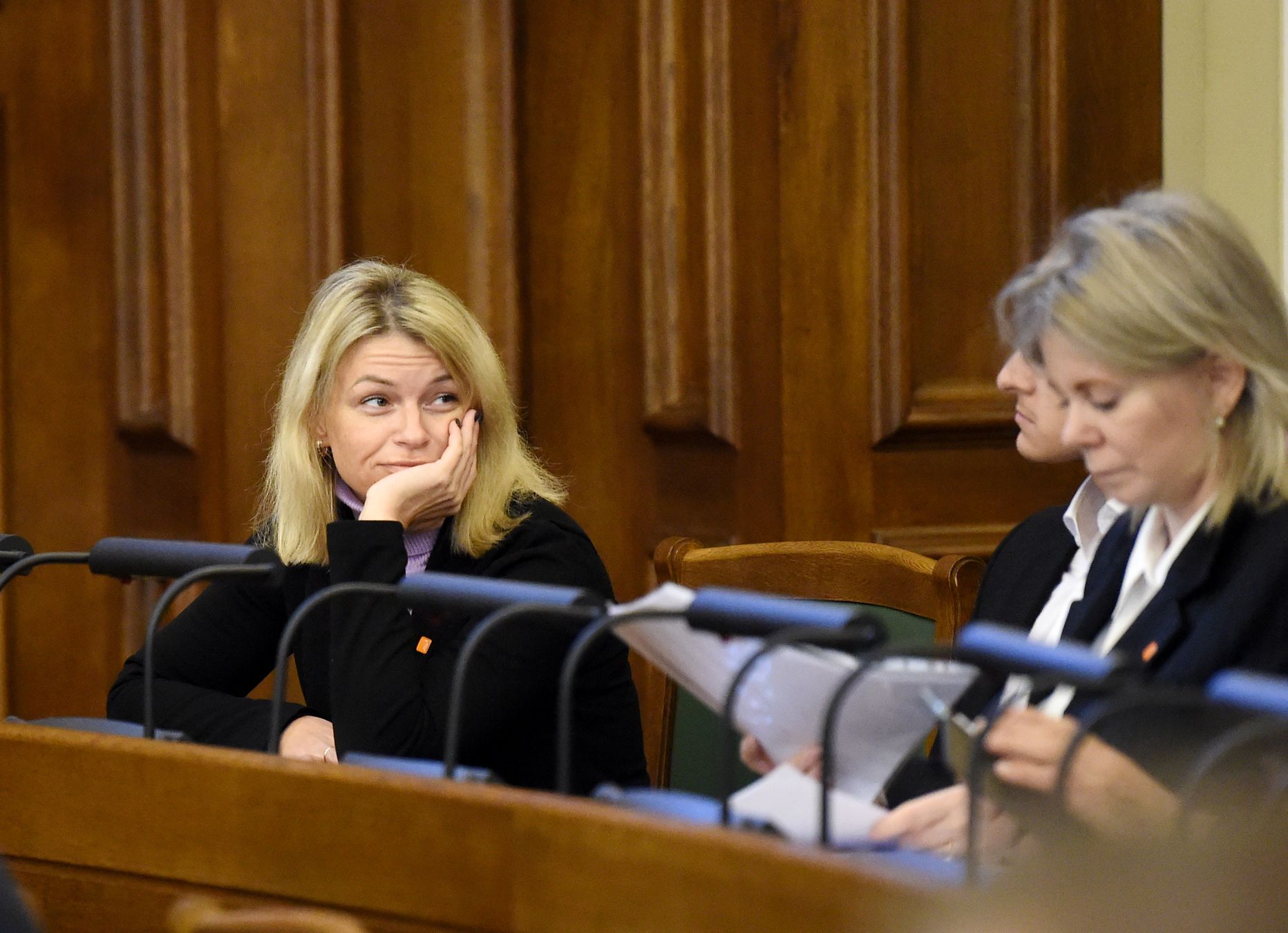 Saeimas deputāte Glorija Grevcova Saeimas sēdes laikā.