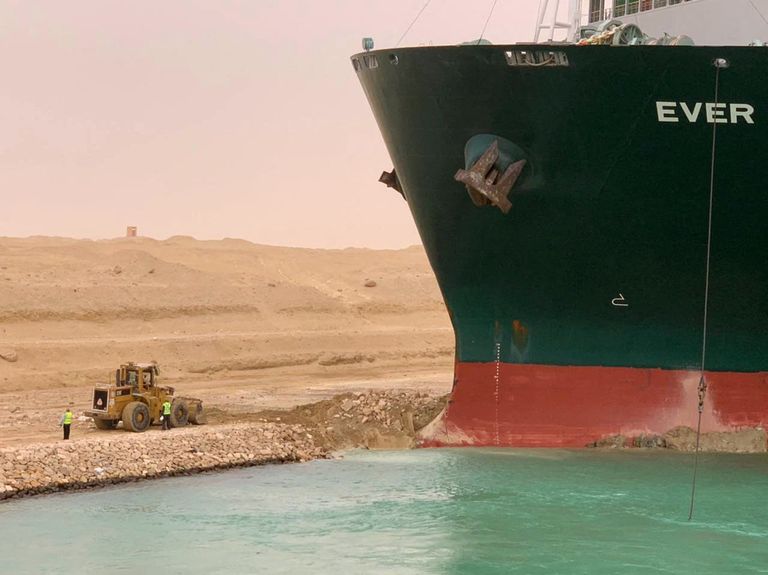 Suessi kanalis madalikule sõitnud konteinerlaeva Ever Given vööriosa