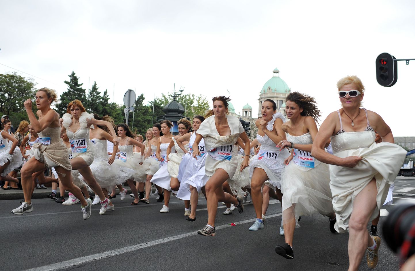 Pruutkleitides jooksjad Belgradis, 22.07.2012