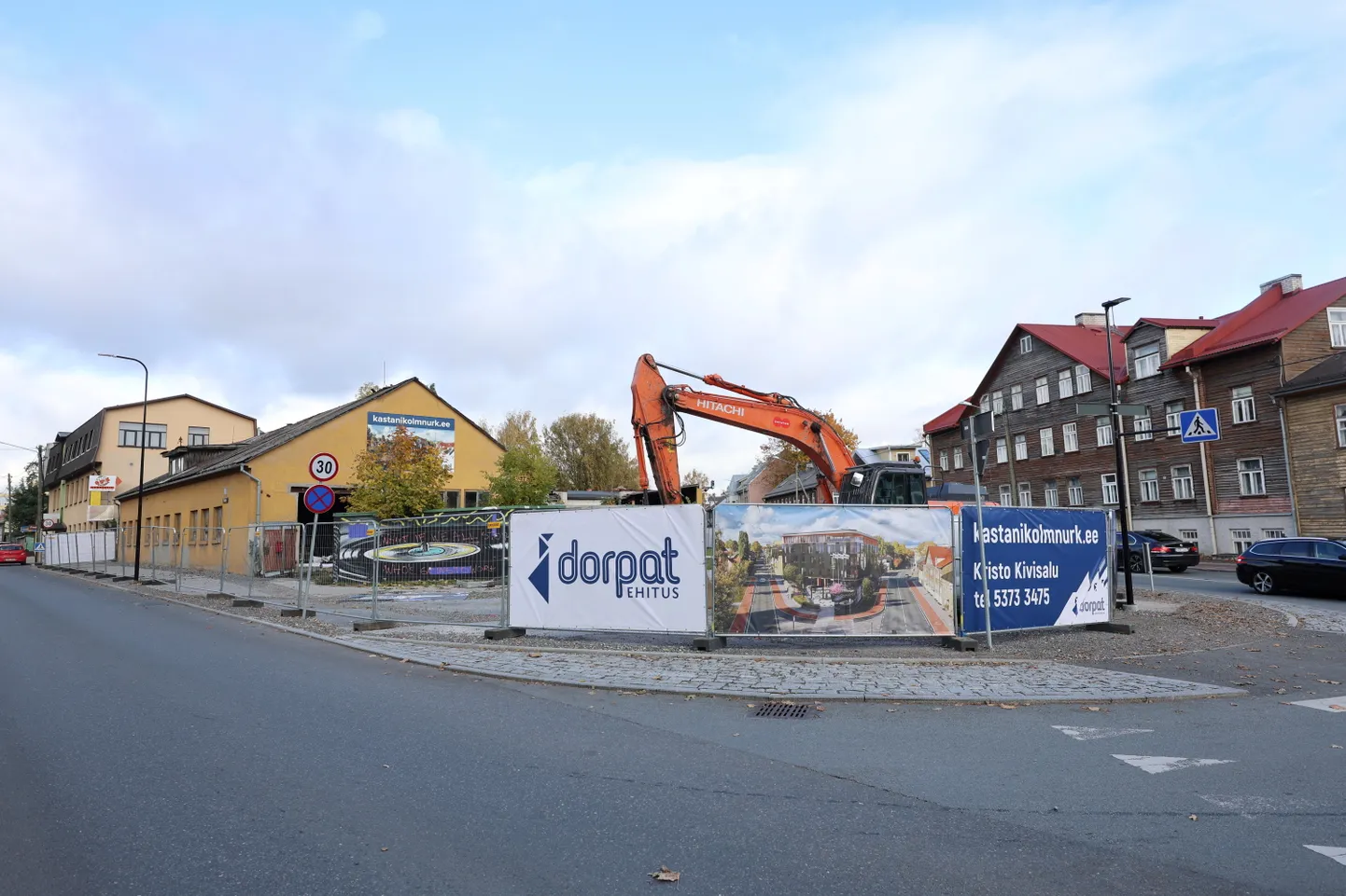 Praegu algavad Kastani ja Võru nurgal lammutustööd.