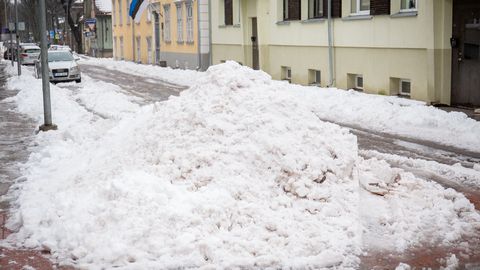 Картина дня: последствия снежного шторма, заявление центристов и британские солдаты в Эстонии