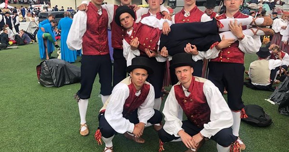 Lugejate pildid: Järvakad laulu- ja tantsupeol