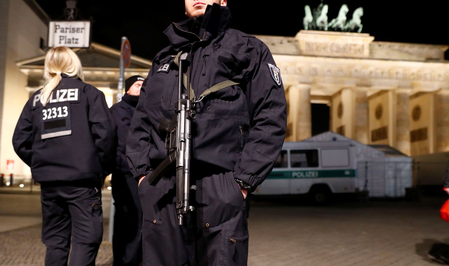 Saksa politsei valvamas Brandenburgi väravate juures.