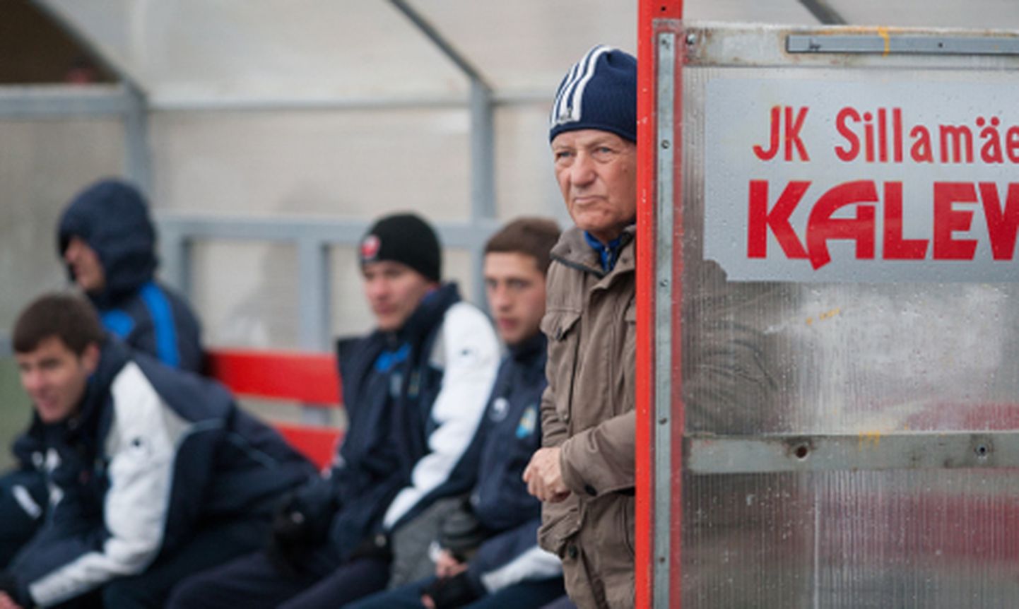 Teist mängu järjest Sillamäe Kalevit peatreenerina juhendanud 73aastase Vadim Dobiža olukord pole kadestusväärne - mitmed põhimängijad on vigastustega rivist väljas, varumeeste pingil aga neile väärilisi asendajaid väga napilt.