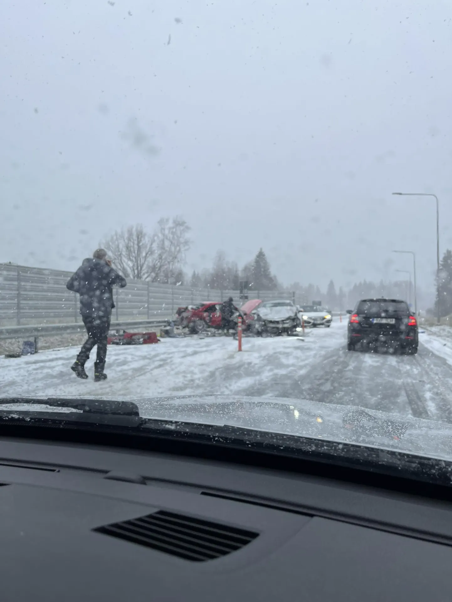 Täna hommikul juhtus Tartu-Tallinna maanteel, enne Laevat, liiklusõnnetus.