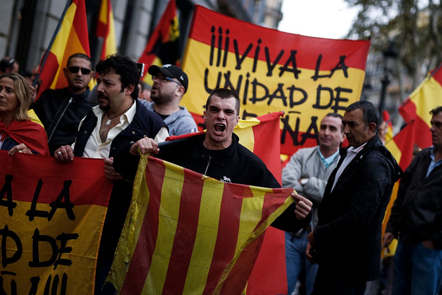 Референдум о независимости Каталонии обернулся беспорядками с сотнями пострадавших.