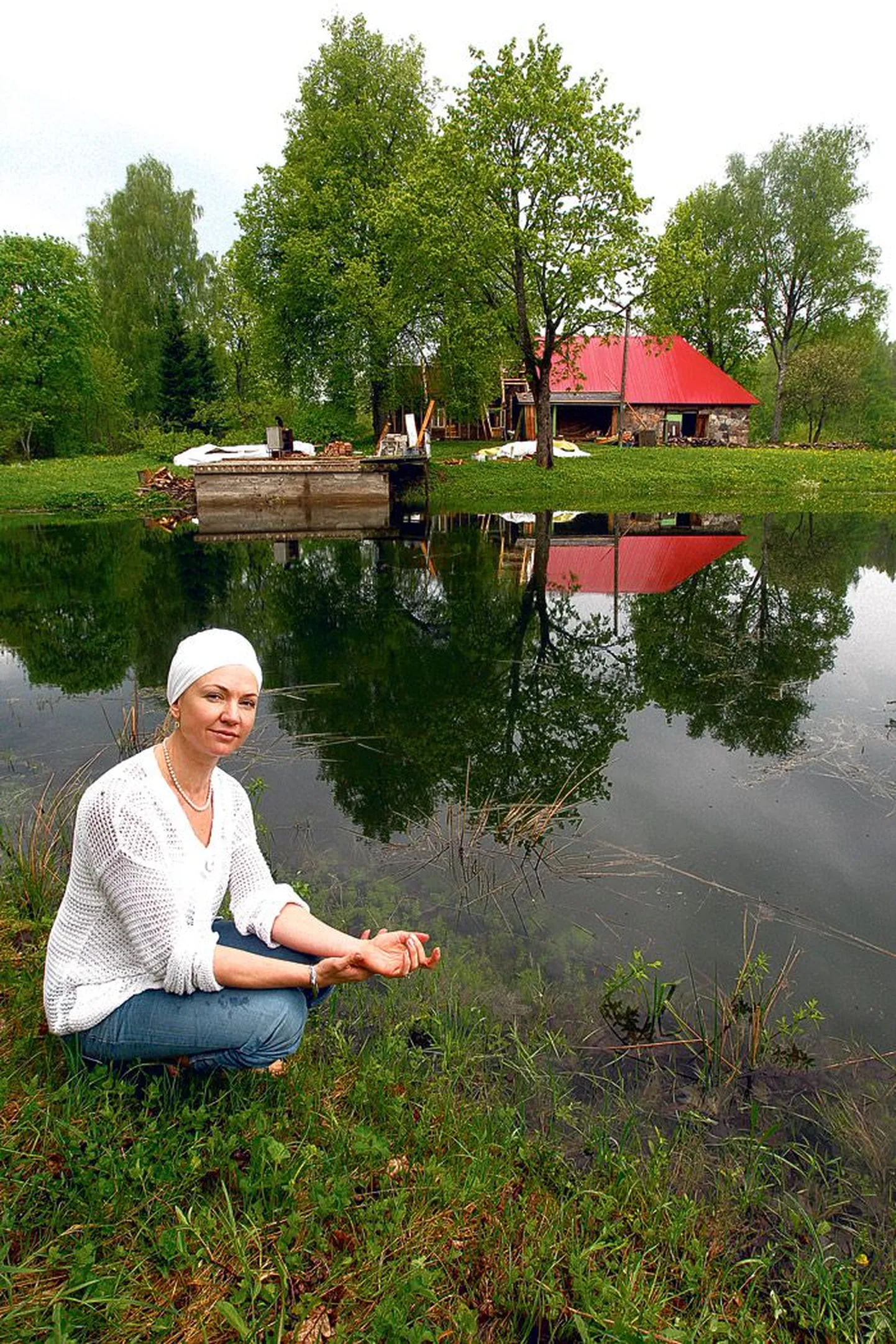 Joogaõpetaja Siri Amardev Kaur ütleb, et õiget talukohta polnud sugugi kerge leida, kuid Väike-Juhani hea kohaenergia tundis ta kohe ära.