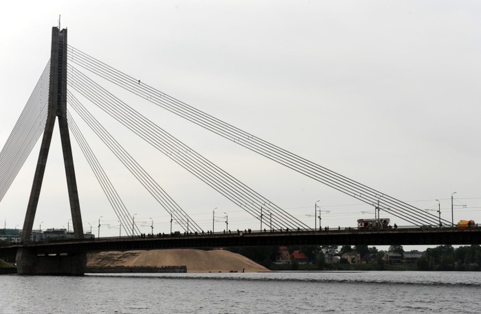 мост с одним пилоном