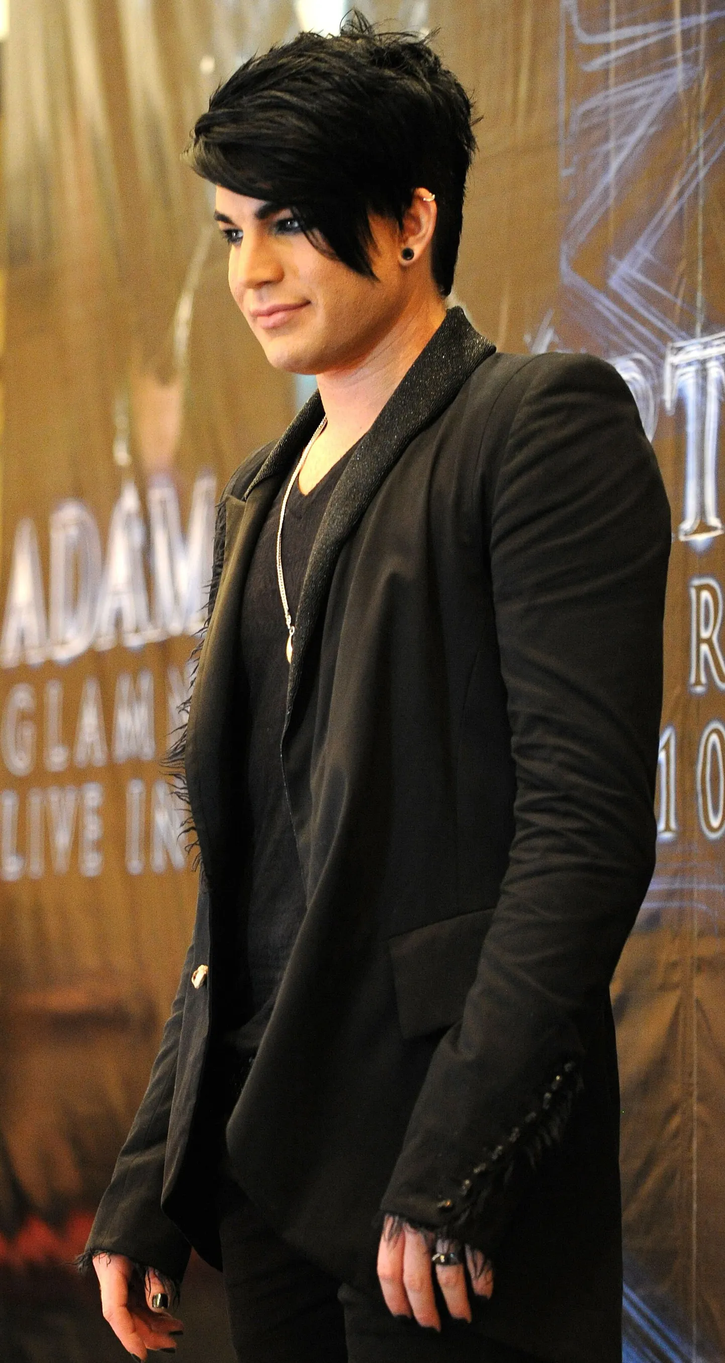 Adam Lambert Malaisias pressikonverentsil