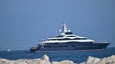 MILJARDÄR TÄHELEPANU ALL ⟩ Miks Mark Zuckerbergi superjahi meeskond hätta sattunud väikelaevale ei reageerinud?