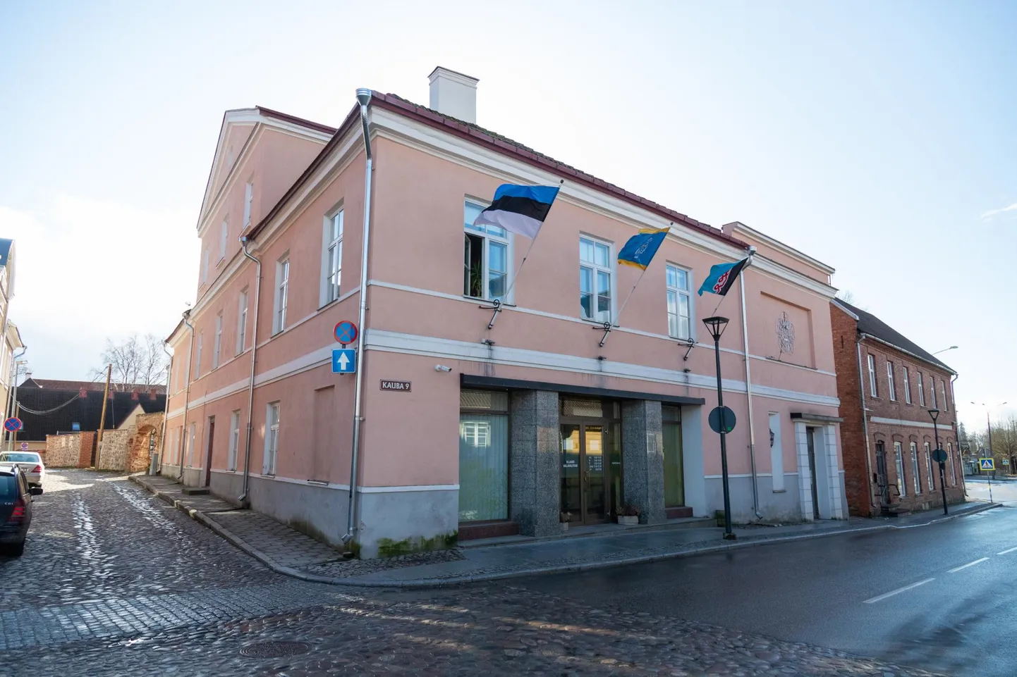 Viljandi vallamaja loodab kriisiperioodil suur osa töötajaid kodukontorisse suunata ning palub soovijatel vallamajja pöörduda vaid äärmise vajaduse korral.