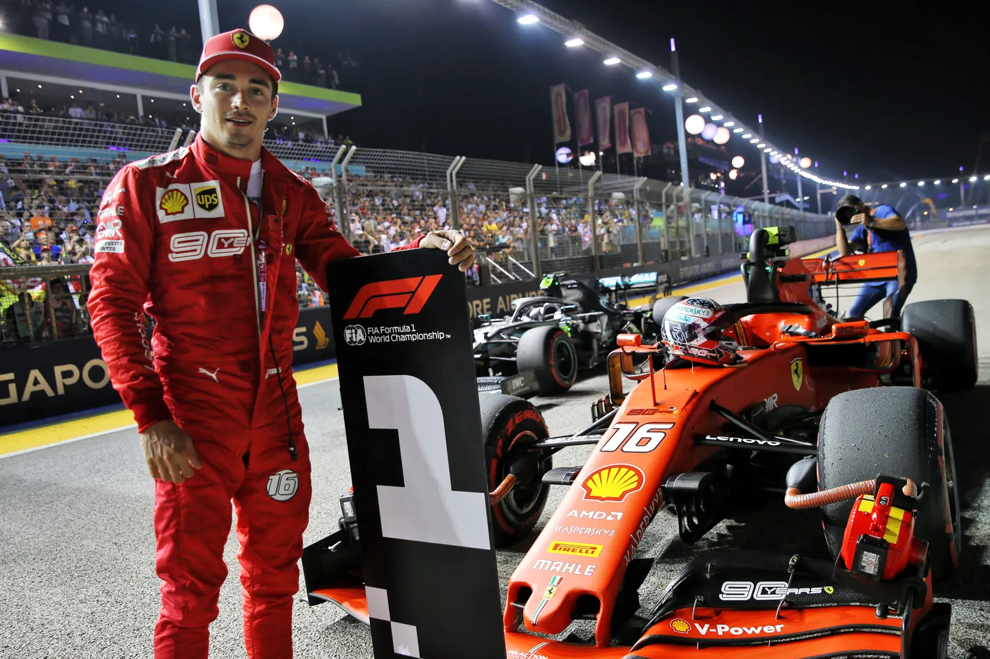 Charles Leclerc võiduka  ajasõidu järel. Võistlussõit nii edukaks ei kujunenud.