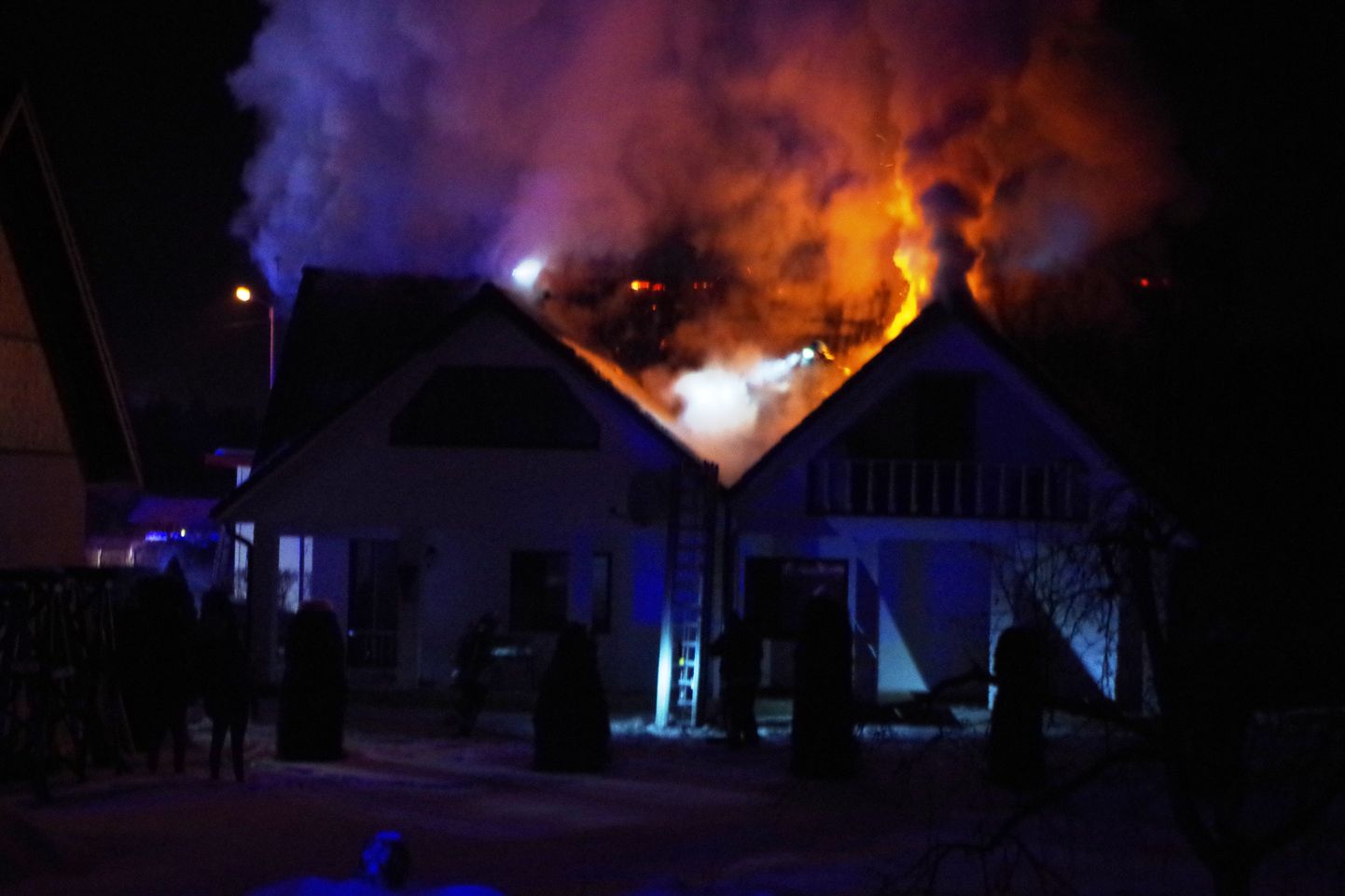 Võru vallas puhkes Kose alevikus asuvas elumajas pühapäeva õhtul tulekahju.