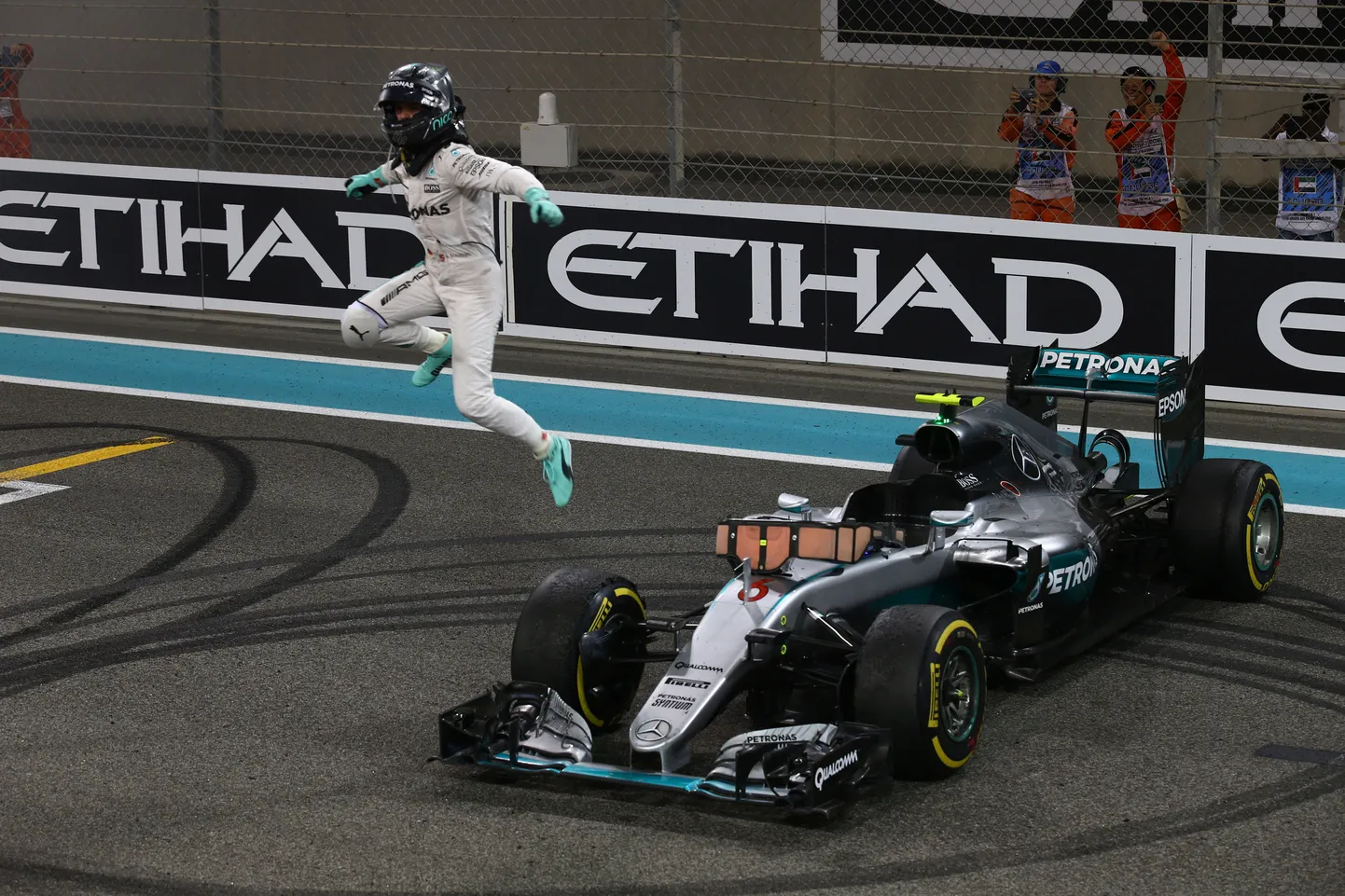 Nico Rosberg hüppab vormelimaailmast tundmatusse. Aga see pole hüpe, mida karta.