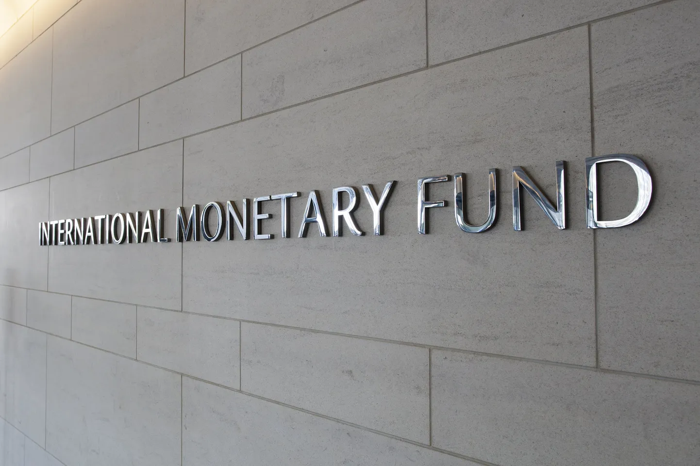 IMF eelistaks riikidele raha laenates teada, kui suurelt territooriumilt ja elanikkonnalt need pikemas perspektiivis maksuraha saavad koguda.