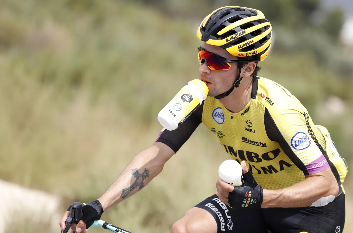 UCI näeb maha visatud joogipudelites ohtu nii keskonnale, jalgratturitele kui ka fännidele.