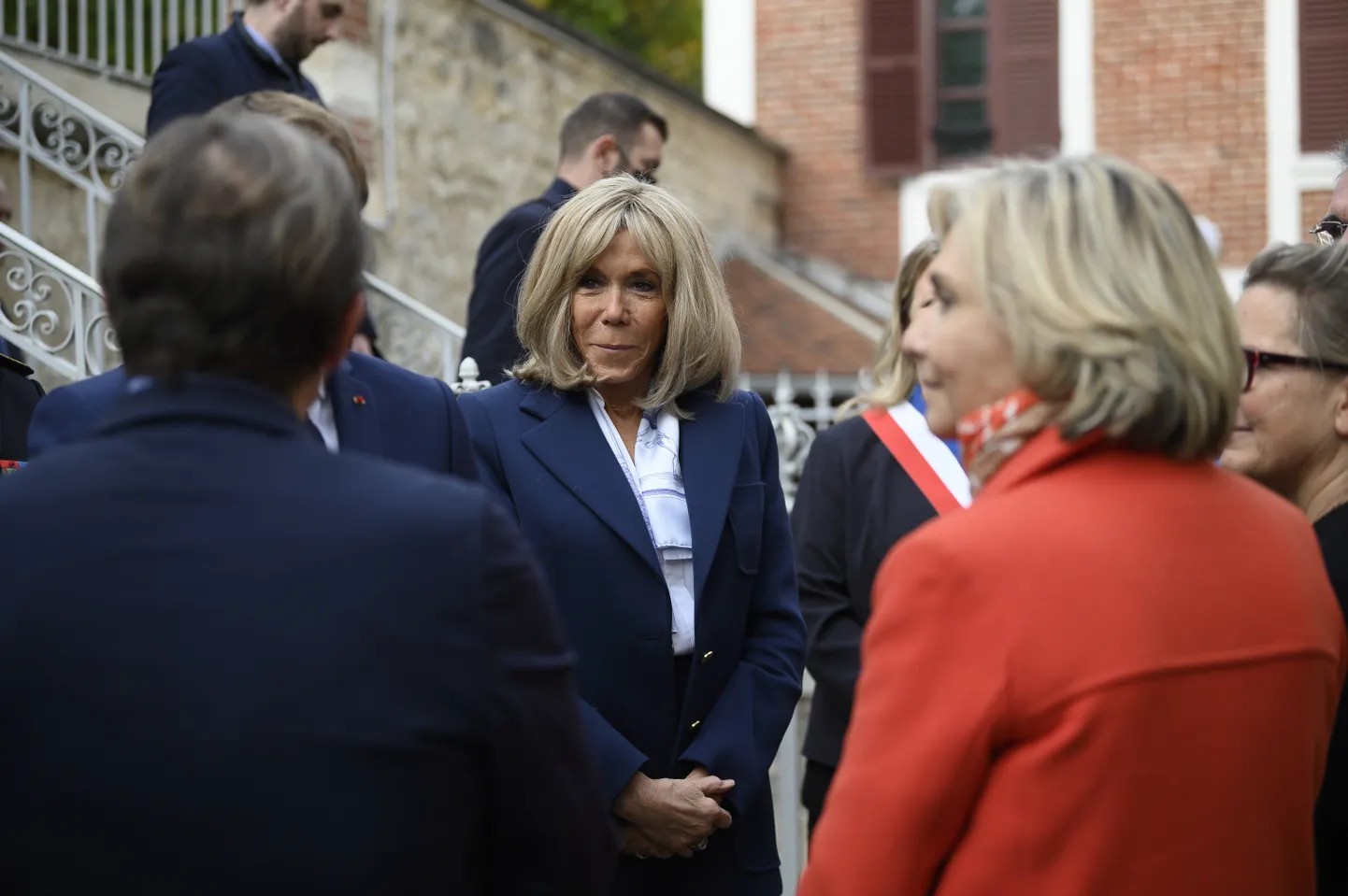 Prantsuse presidendi abikaasa Brigitte Macron (keskel).