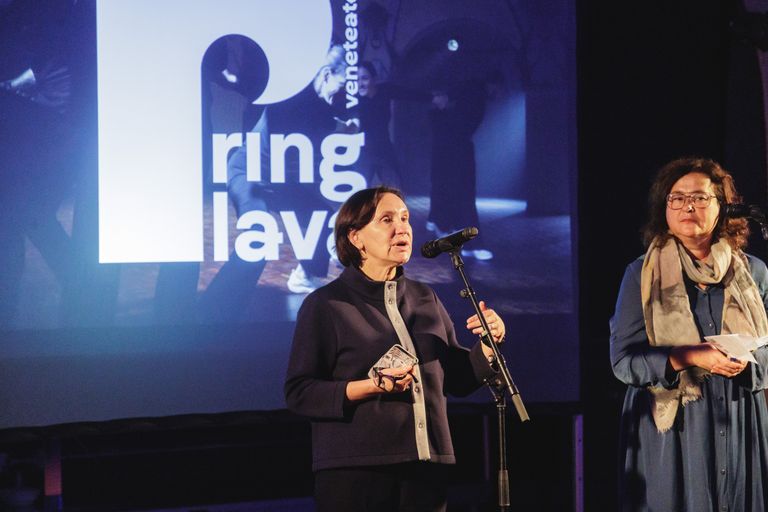 Светлана Янчек выступает на открытии сцены Ring Lava в Русском театре. 13 сентября 2022.
