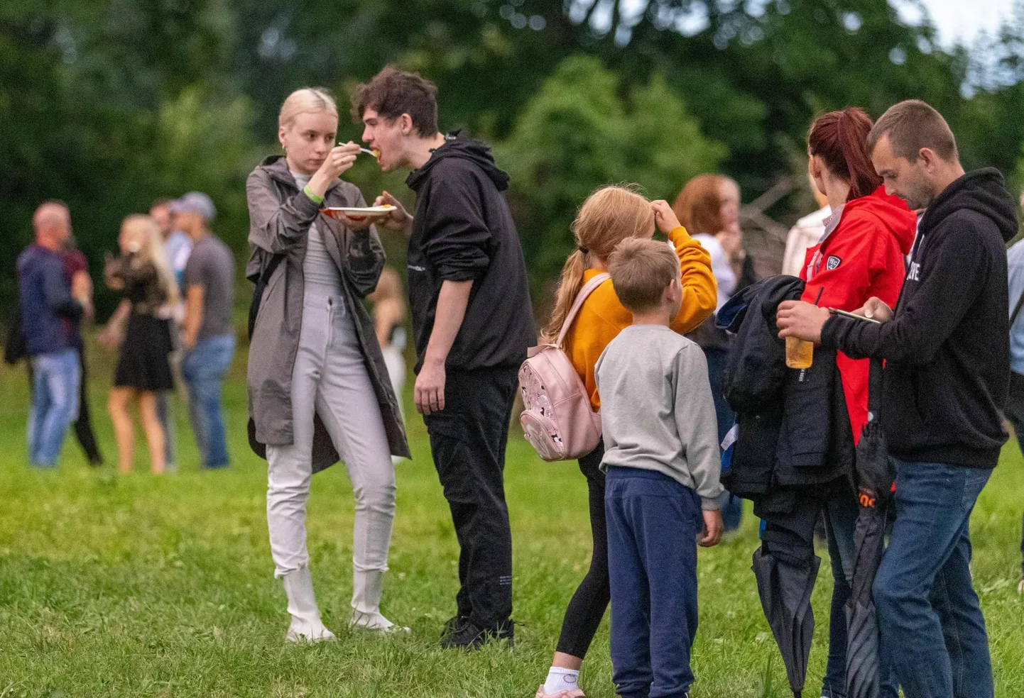 Karksi kihelkonnapäevad tõid eelmise laupäeva õhtul peo ordulinnusesse.