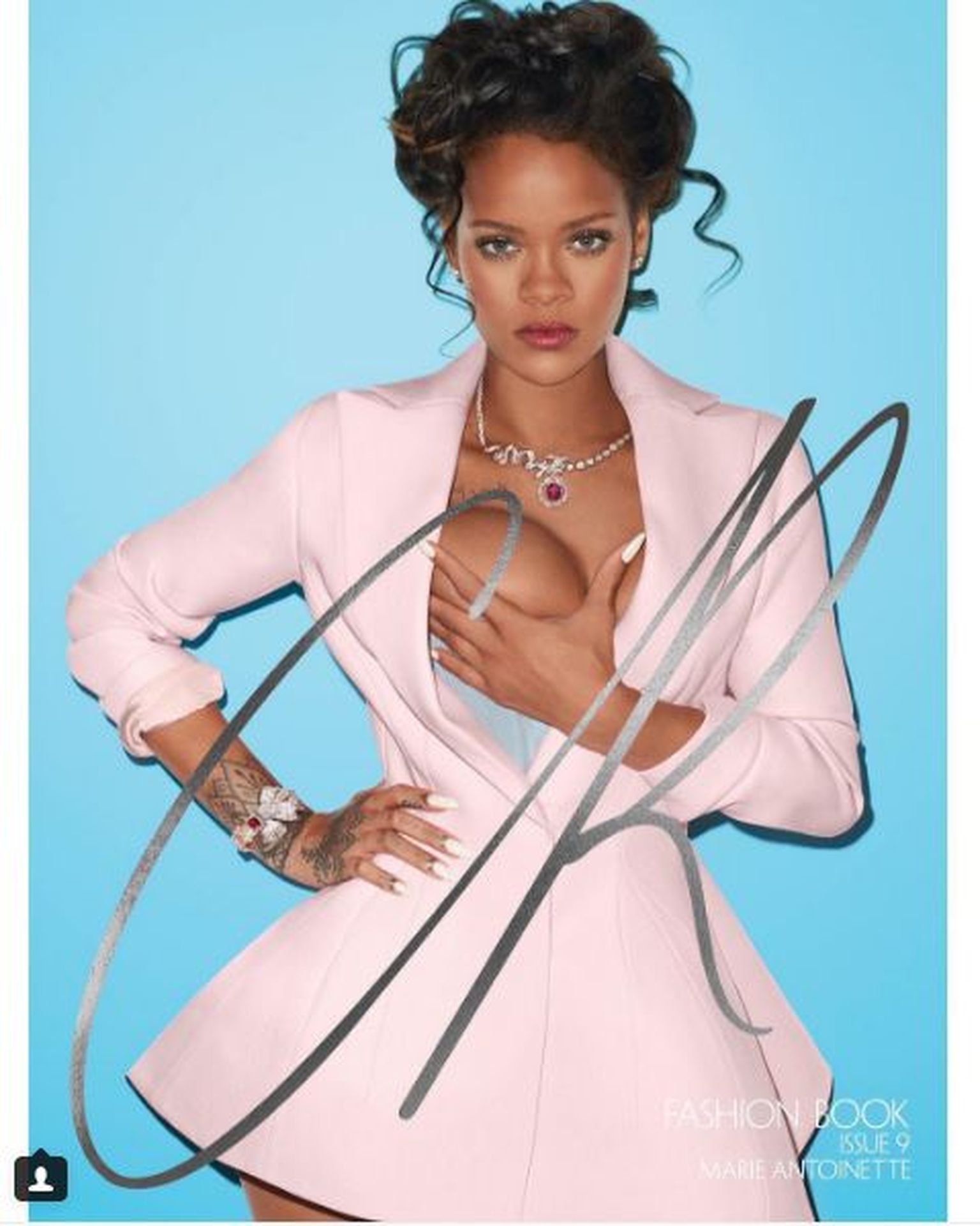 Rihanna ajakirja CR Fashion Book kaanel