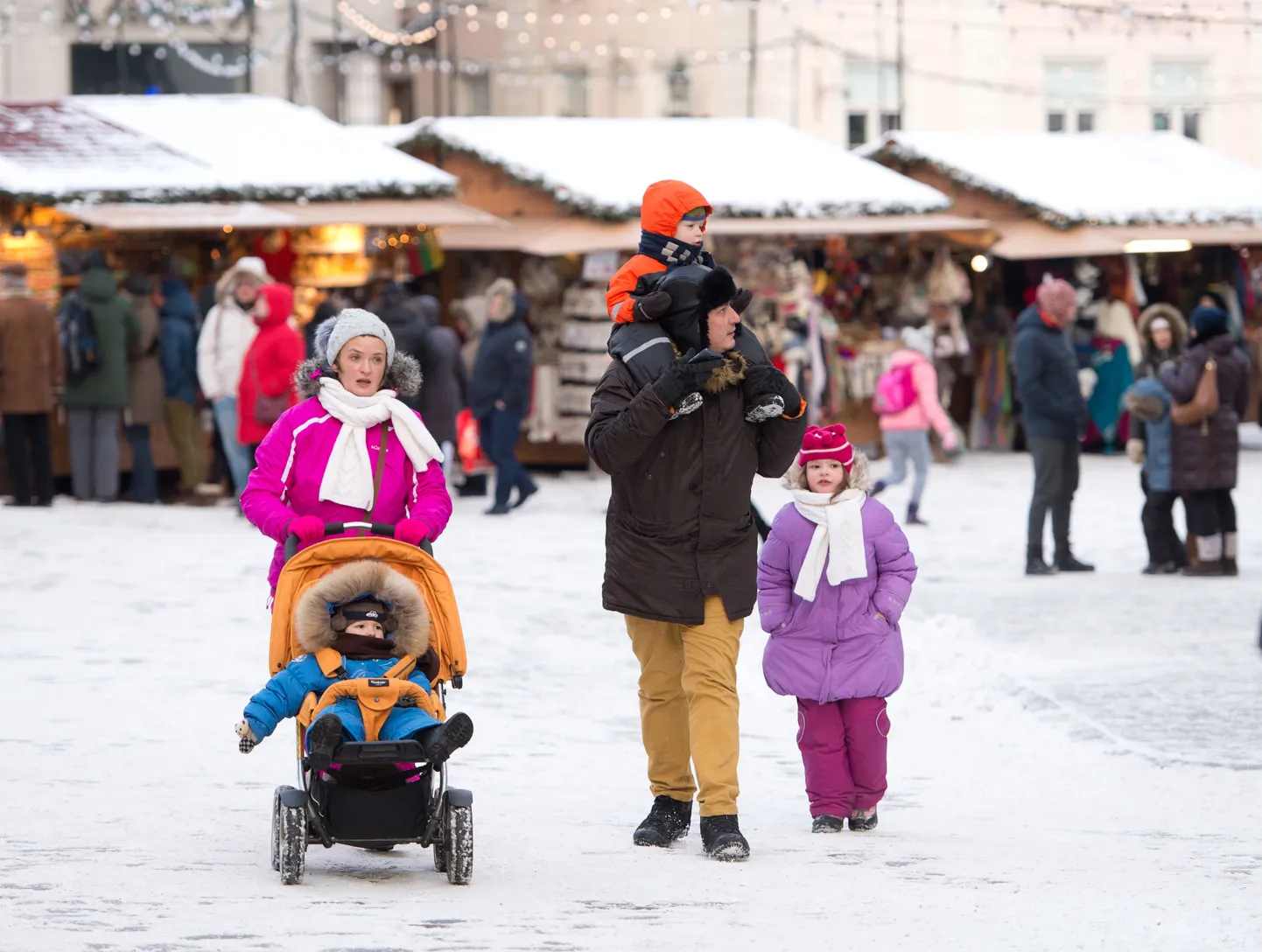 Vene turistid Tallinna vanalinnas