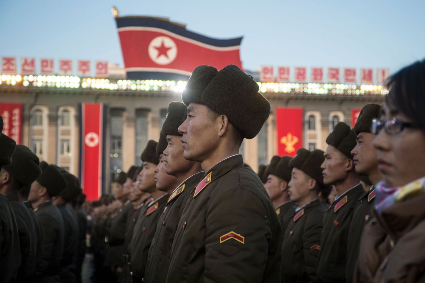 Põhja-Koreas Kim Il-sungi väljakul tähistati viimast õnnestunud raketikatsetust.