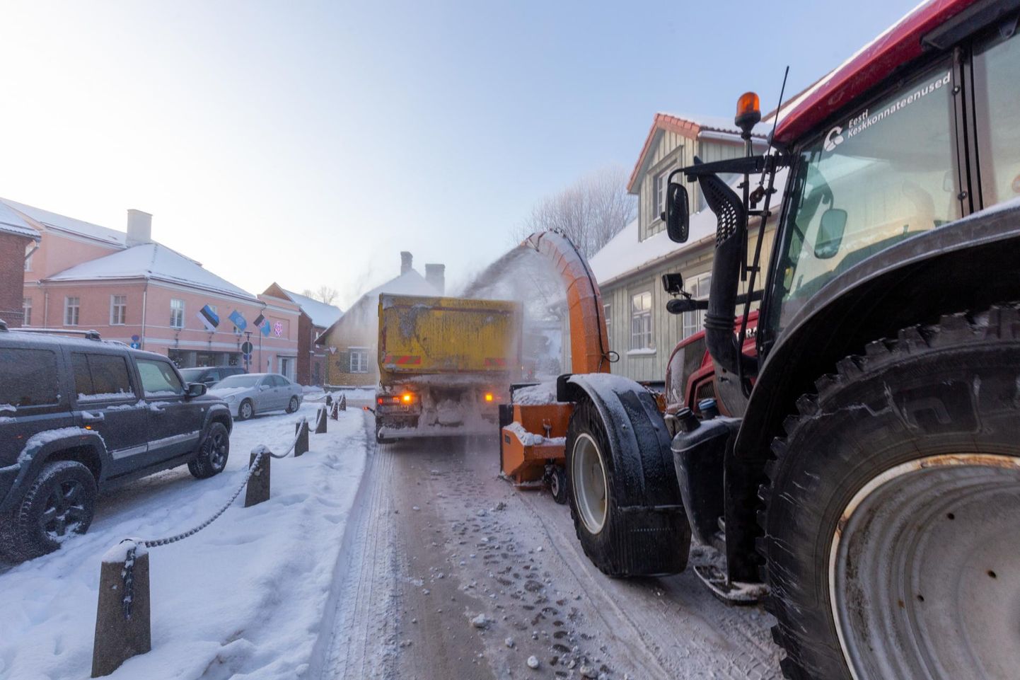 Viljandi linnavalitsusel on ettevõttega Eesti Keskkonnateenused sõlmitud leping tänavate aastaringseks hooldamiseks.