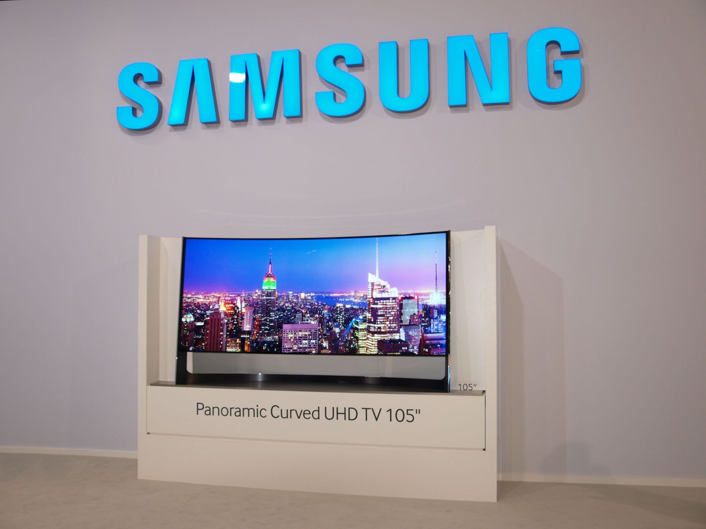 Samsungi nõgus 105-tolline Ultra-HD teler. Samsung Forum 2014