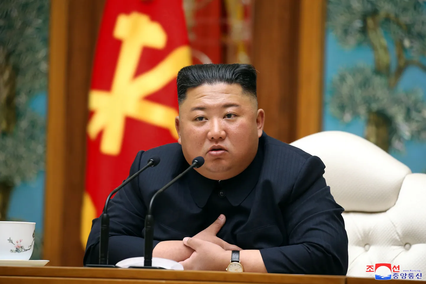 Põhja-Korea meedia avaldatud foto, millel on Kim Jong-un väidetavalt 11. aprillil Tööpartei poliitbüroo kohtumisel