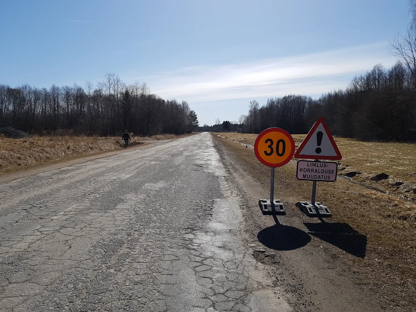 Teeolud ei võimalda üle 30 km/h sõita.