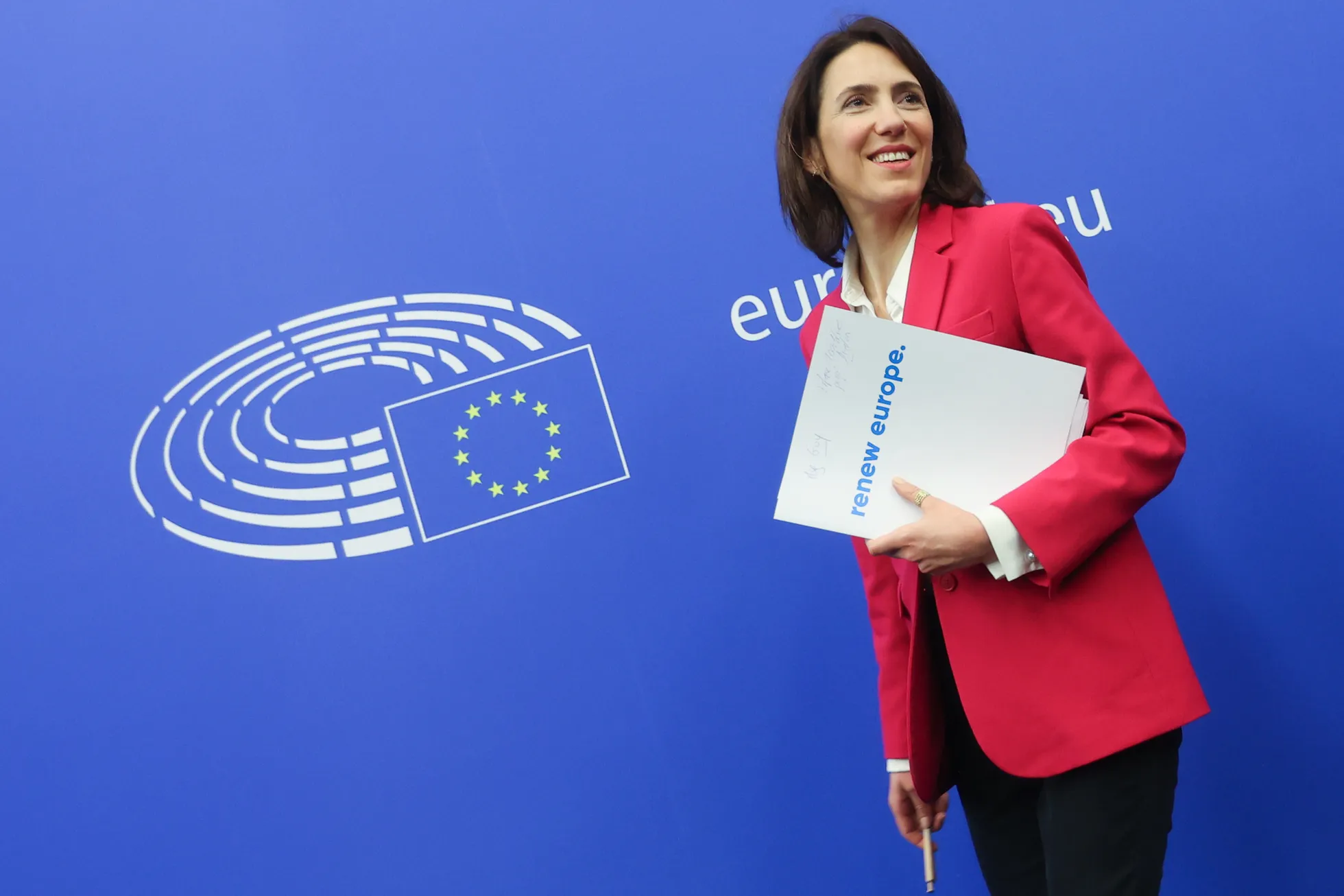 Uueneva Euroopa fraktsiooni juht ja Prantsuse liberaalide esinumber Valérie Hayer Strasbourgis pressikonverentsil.