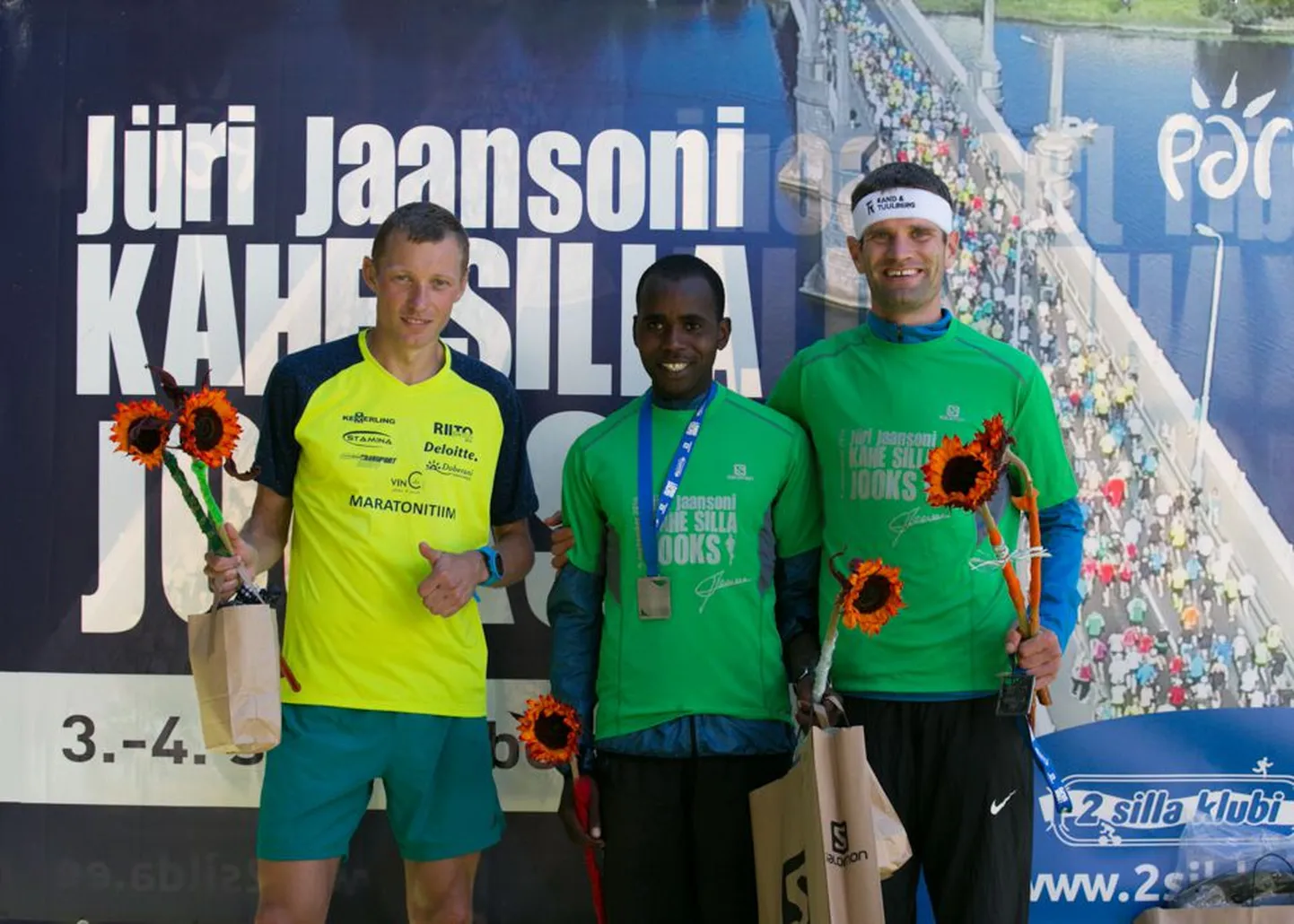 Roman Fosti (vasakult), Ibrahim Mukunga ja Tiidrek Nurme mullu Kahe Silla jooksul.