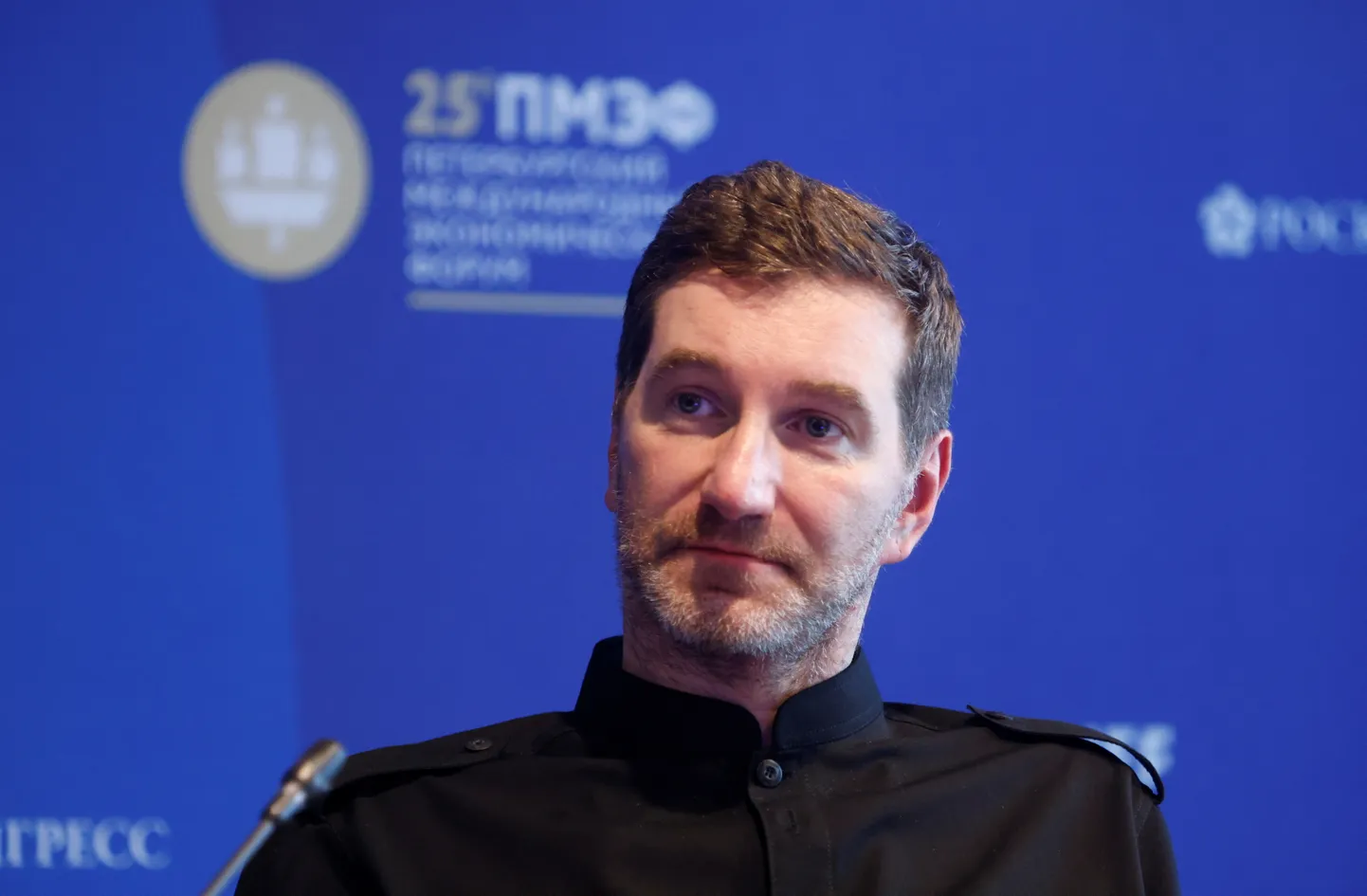Vene propagandist Anton Krassovski eelmise aasta suvel Peterburi majandusfoorumil.