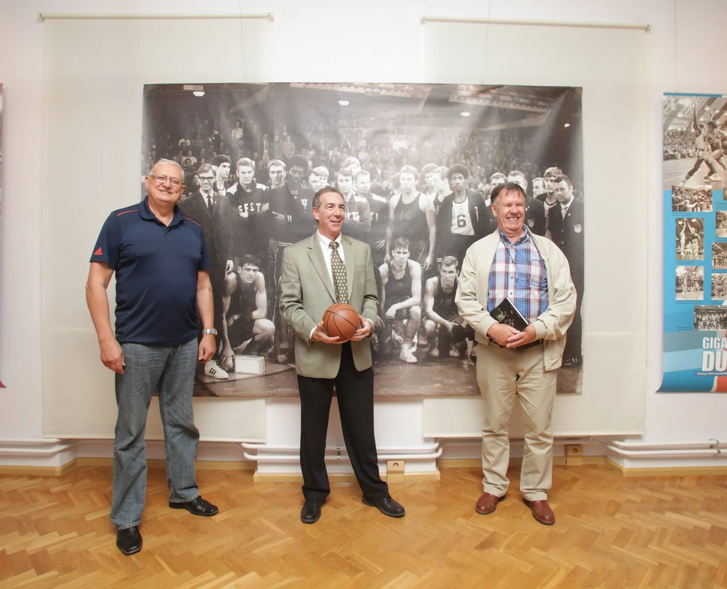 Eesti Spordimuuseumis avati näitus "Gigantide duell. Eesti ja USA suurheitlused korvpalliväljakutel" (pildil vasakult Jaak Salumets, Jeffrey D. Levine ja Aleksei Tammiste).