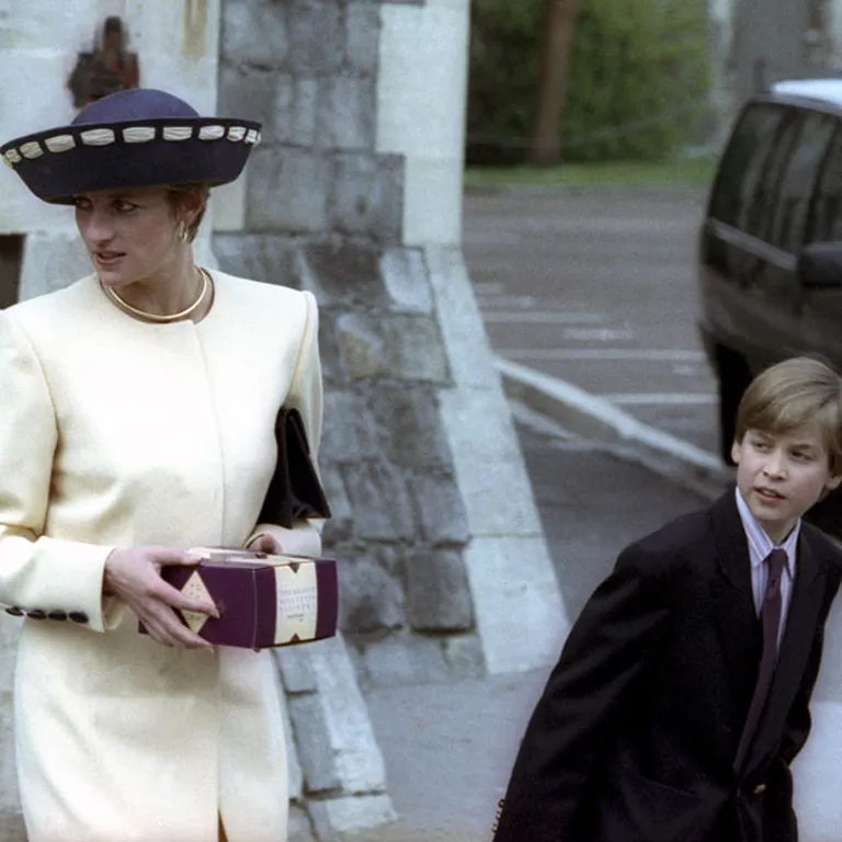 Princese Diāna ar savu vecāko dēlu Viljamu 1992.gada 19.aprīlī Londonā 