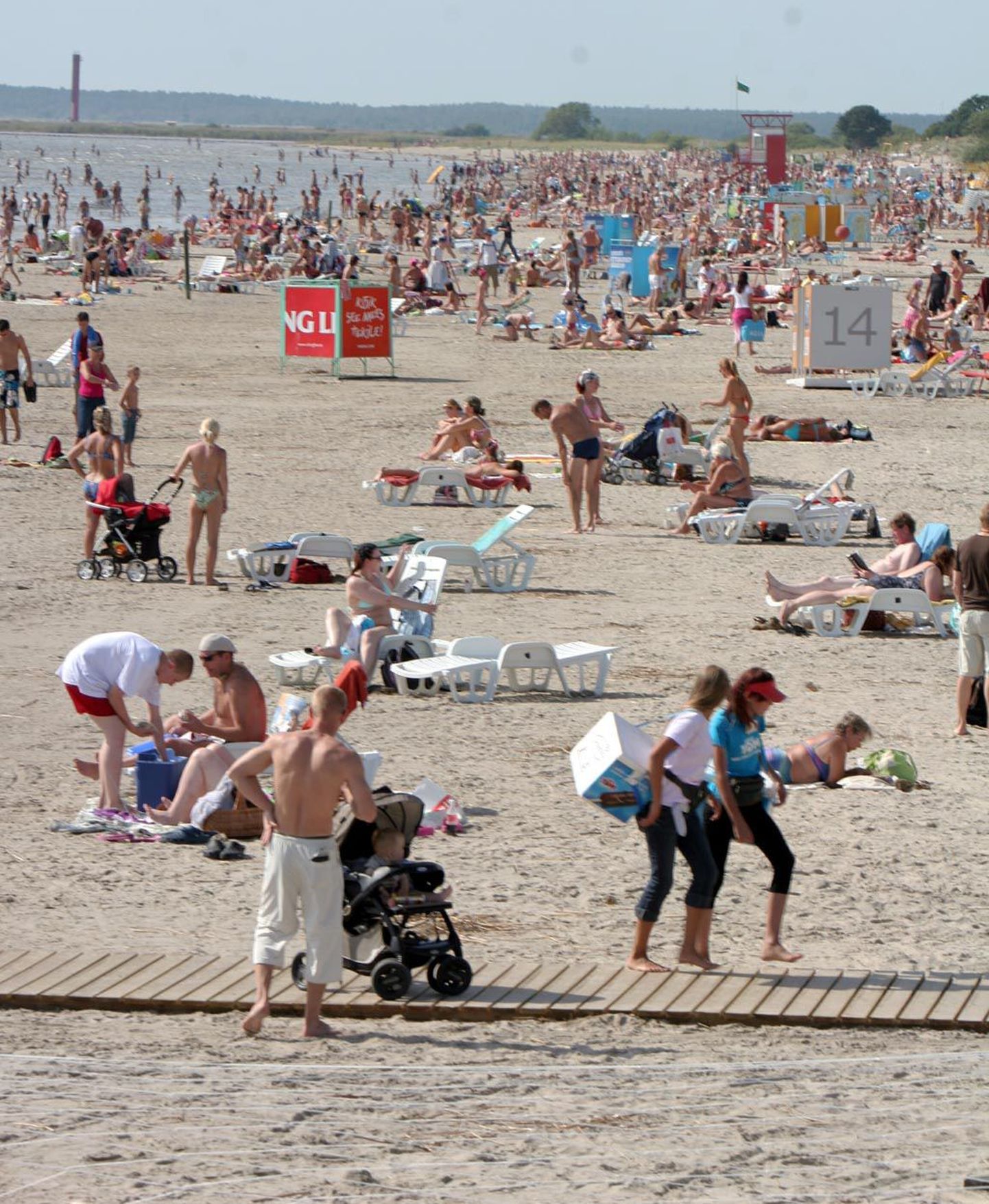 Kui risk haigestuda melanoomi on ühel inimesel poolesajast, siis suve tipp-päevadel Pärnu randa kogunenud 20 000 inimesest on ohus 400.