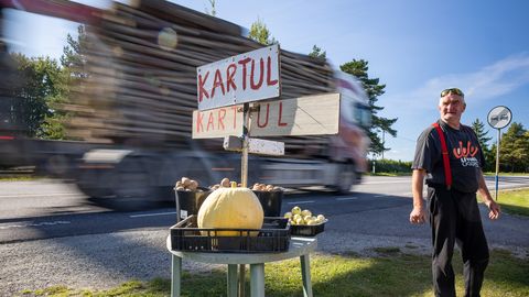 Kalliks minev neljarajaline maantee ajas külainimesed protestima