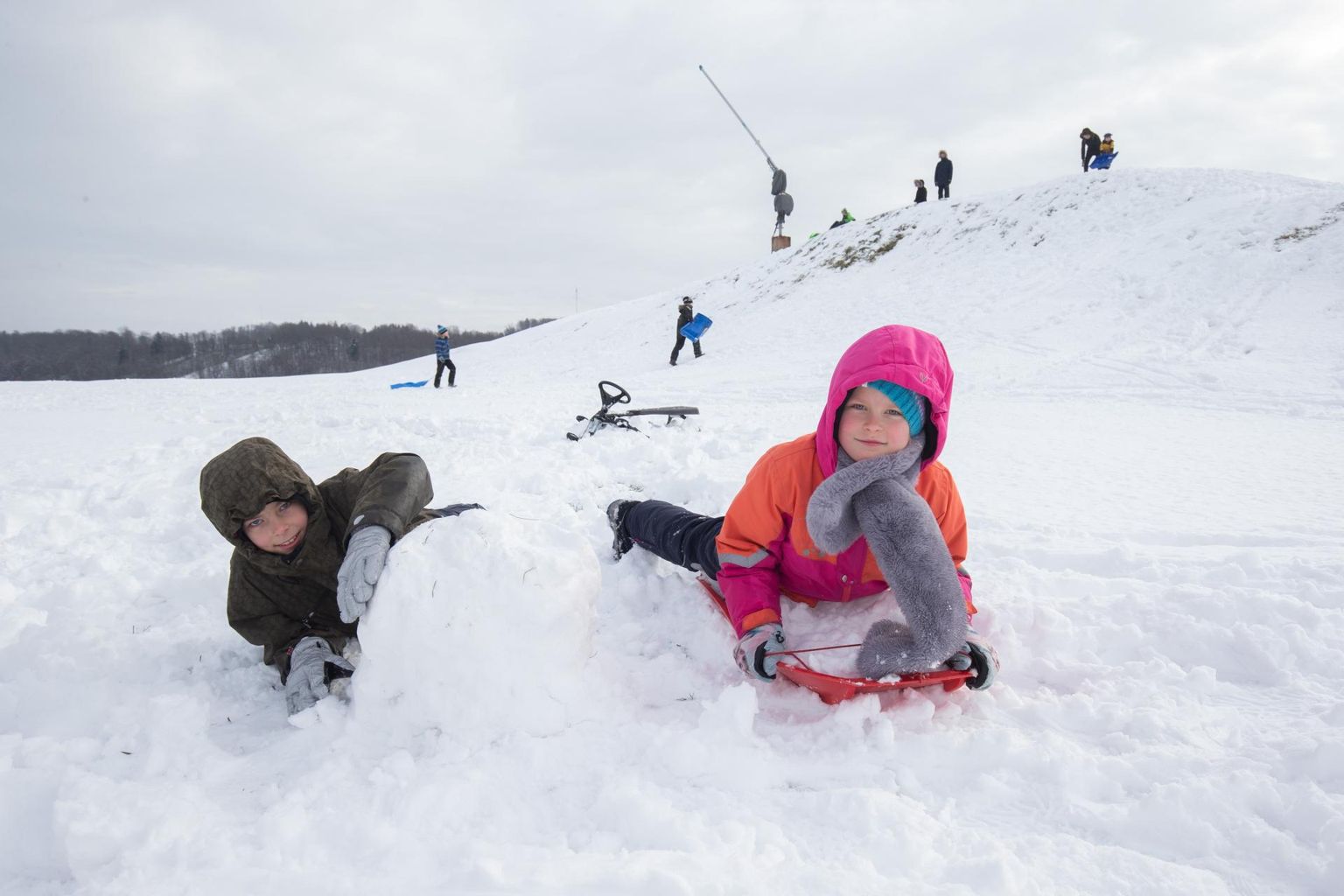 Lumi tõi lapsed kelgumägedele. Viljandi